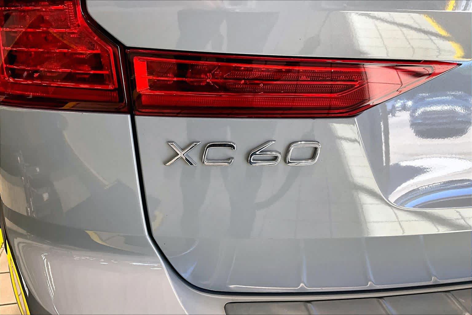 Used 2024 Volvo XC60 B5 Core w/ Climate Package AWD/4WD image 31