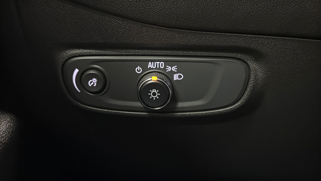 Used 2022 Chevrolet Equinox LS w/ LS Convenience Package AWD/4WD image 28
