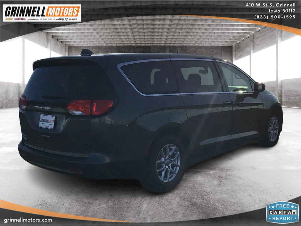 Used 2019 Chrysler Pacifica Touring image 5