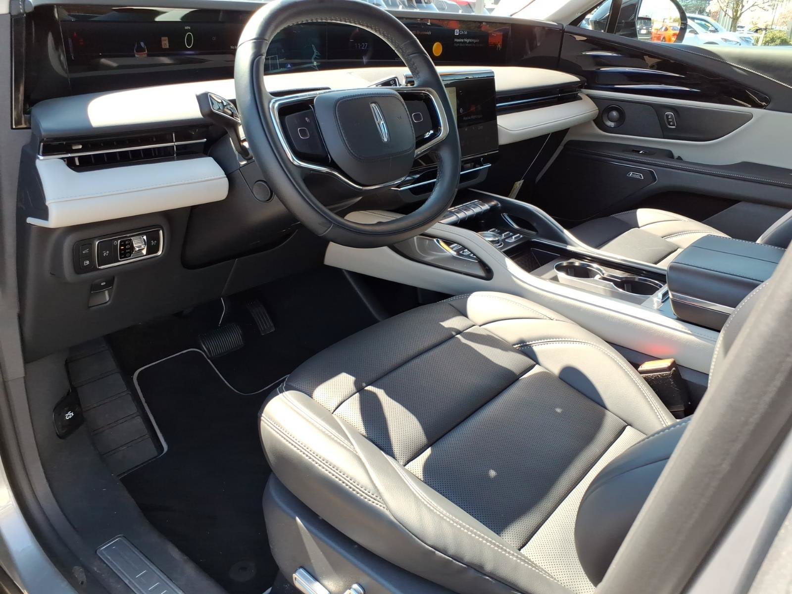 Used 2025 Lincoln Nautilus Premier w/ Equipment Group 102A AWD/4WD image 12