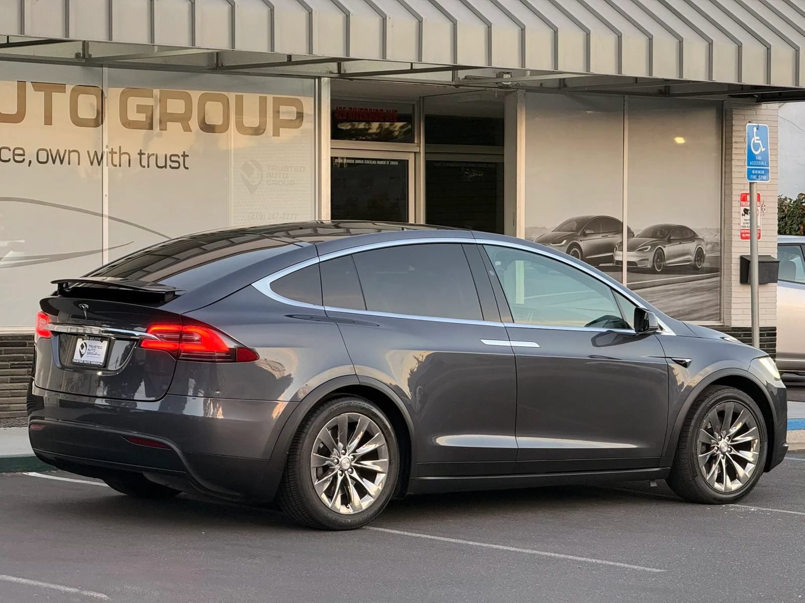 Used 2016 Tesla Model X 90D AWD/4WD image 7