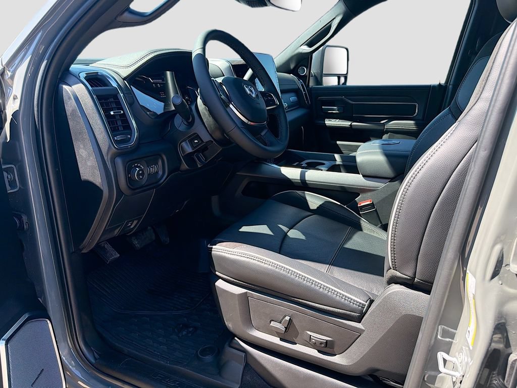 New 2026 RAM 3500 Laramie AWD/4WD image 25