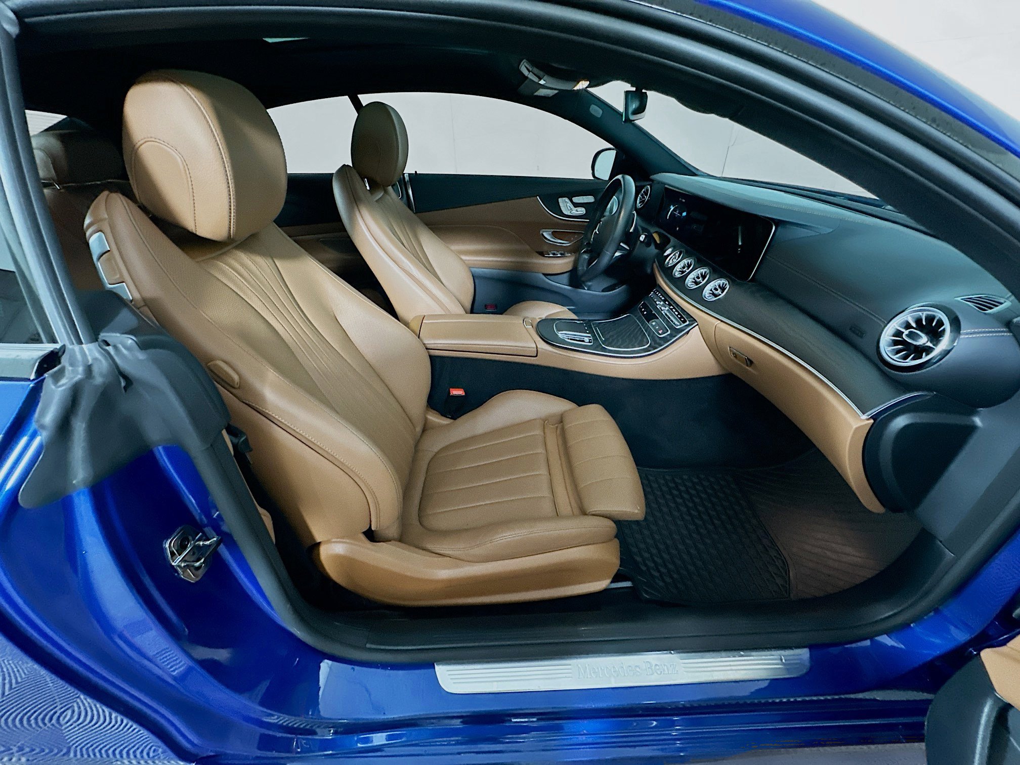 Used 2023 Mercedes-Benz E 450 Coupe image 31
