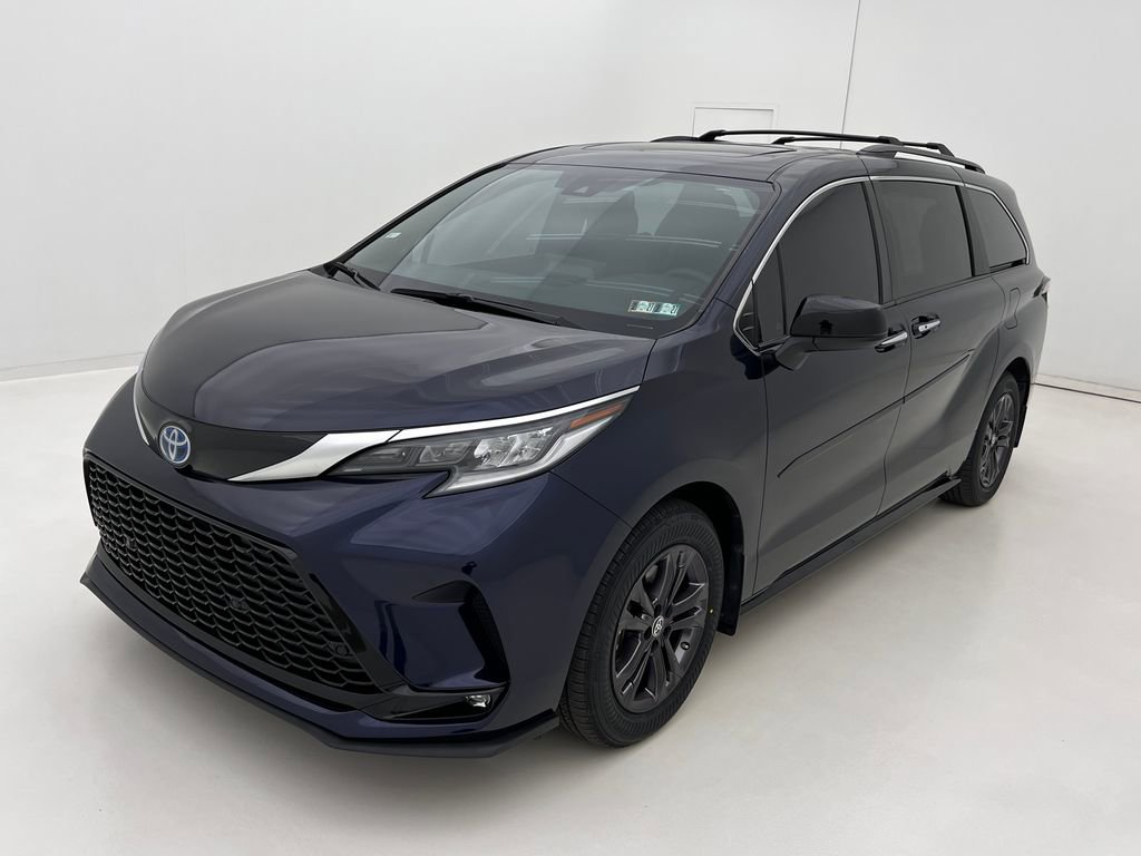 Used 2024 Toyota Sienna XSE w/ XSE Plus Package image 8
