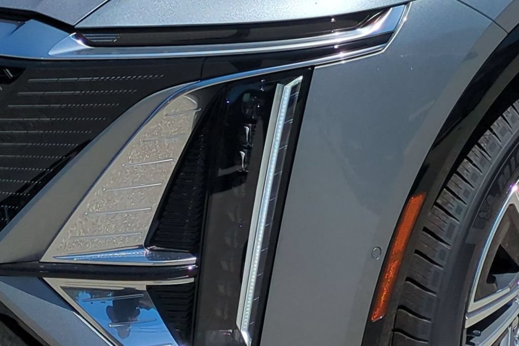 New 2026 Cadillac Lyriq Luxury AWD/4WD image 18