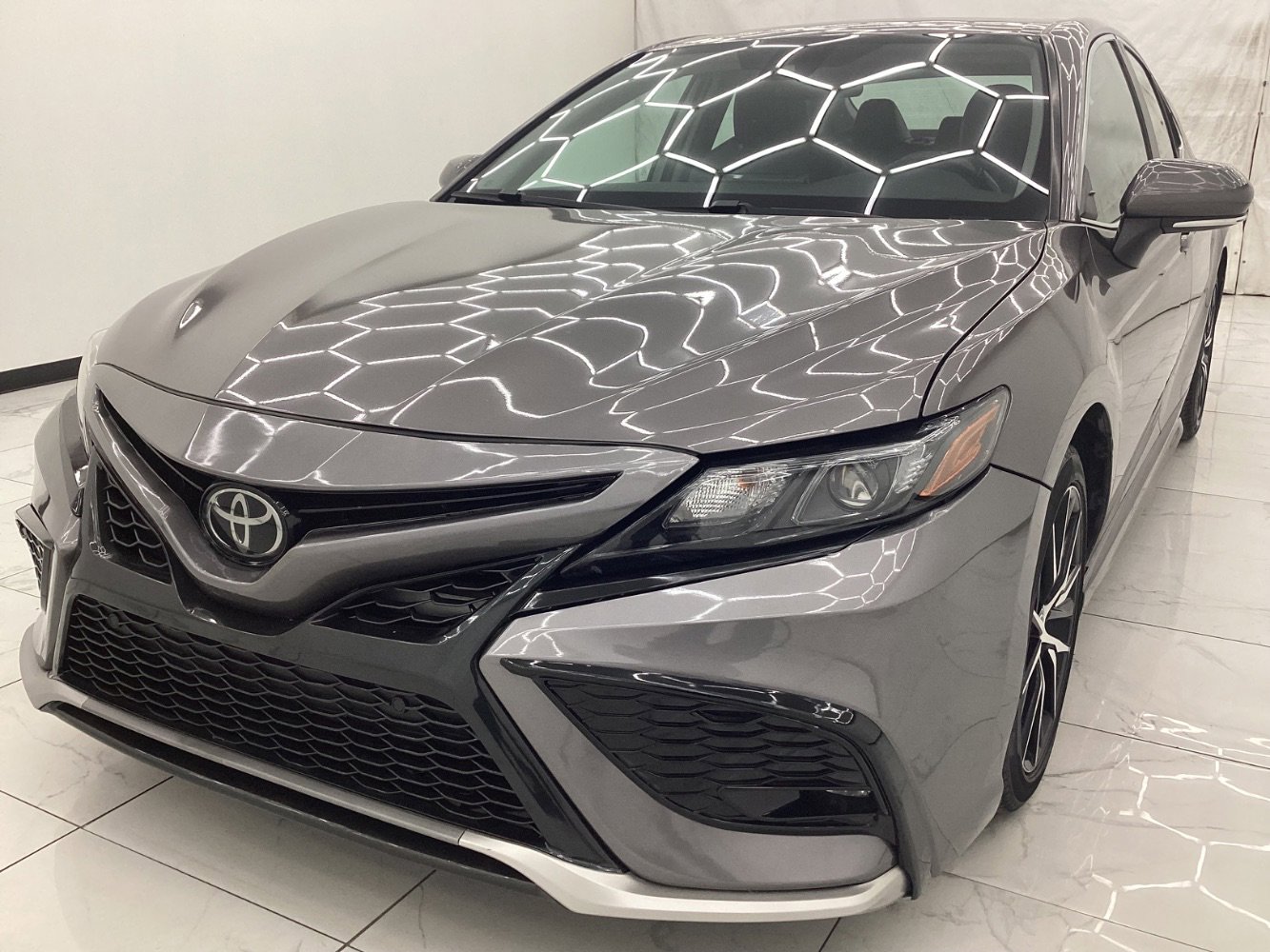 Used 2022 Toyota Camry SE image 1