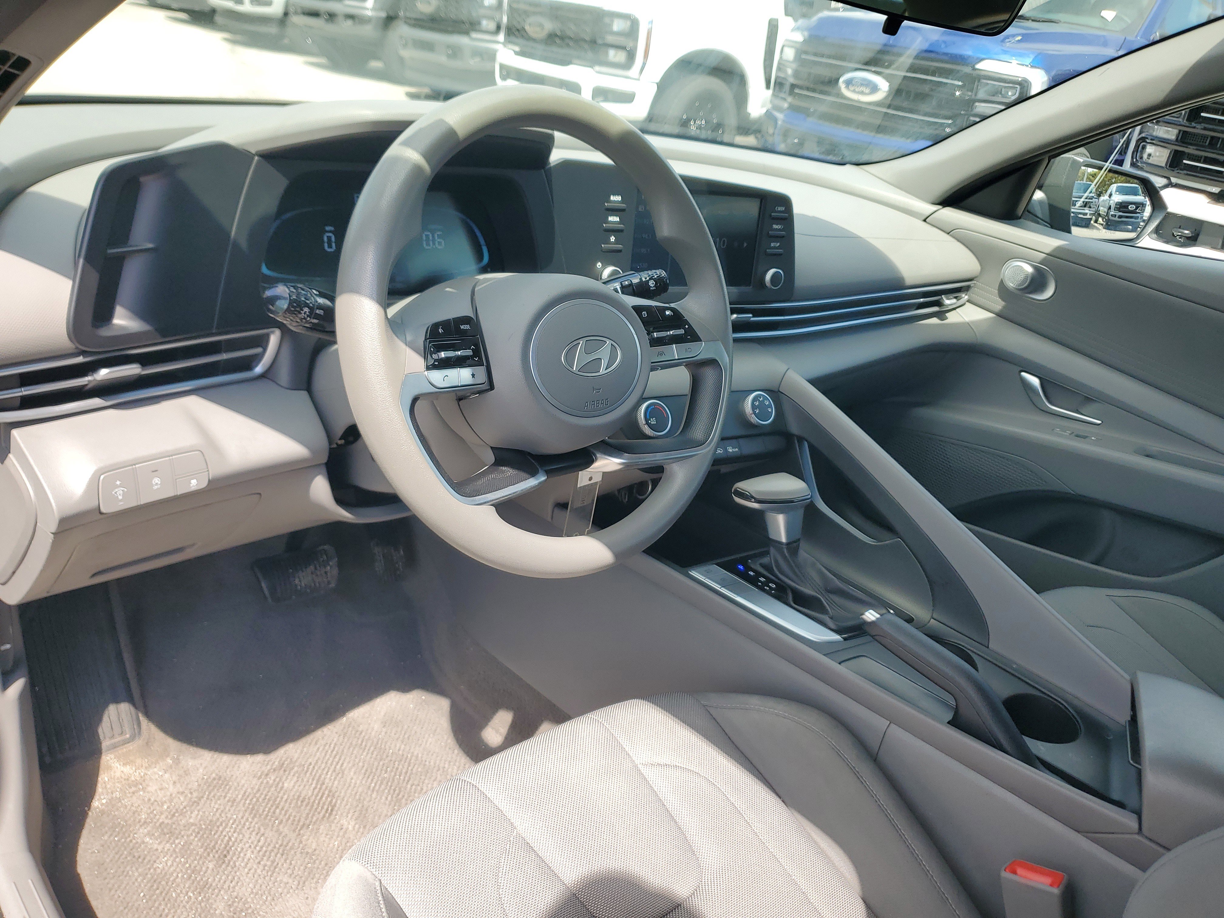 Used 2024 Hyundai Elantra SE FWD image 9