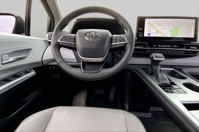 Certified 2026 Toyota Sienna XLE FWD image 6
