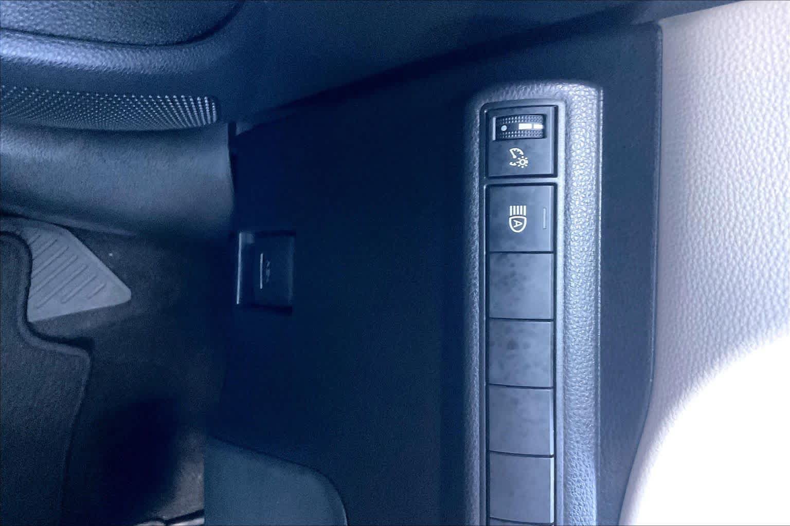 Used 2026 Toyota Corolla LE FWD image 33