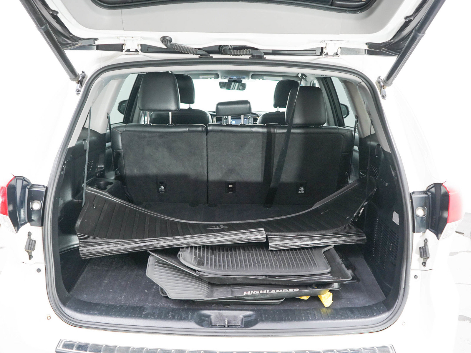 Used 2019 Toyota Highlander XLE AWD/4WD image 16