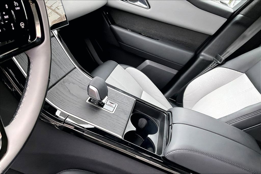 Used 2026 Land Rover Range Rover Velar Autobiography image 23
