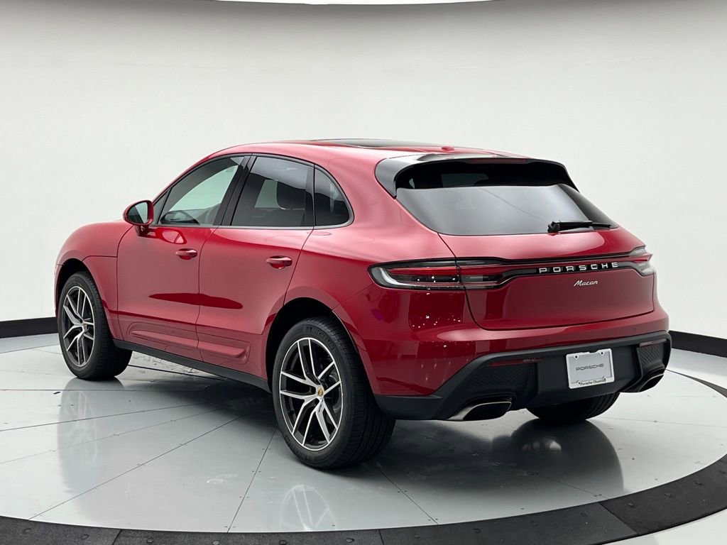 Certified 2025 Porsche Macan image 3