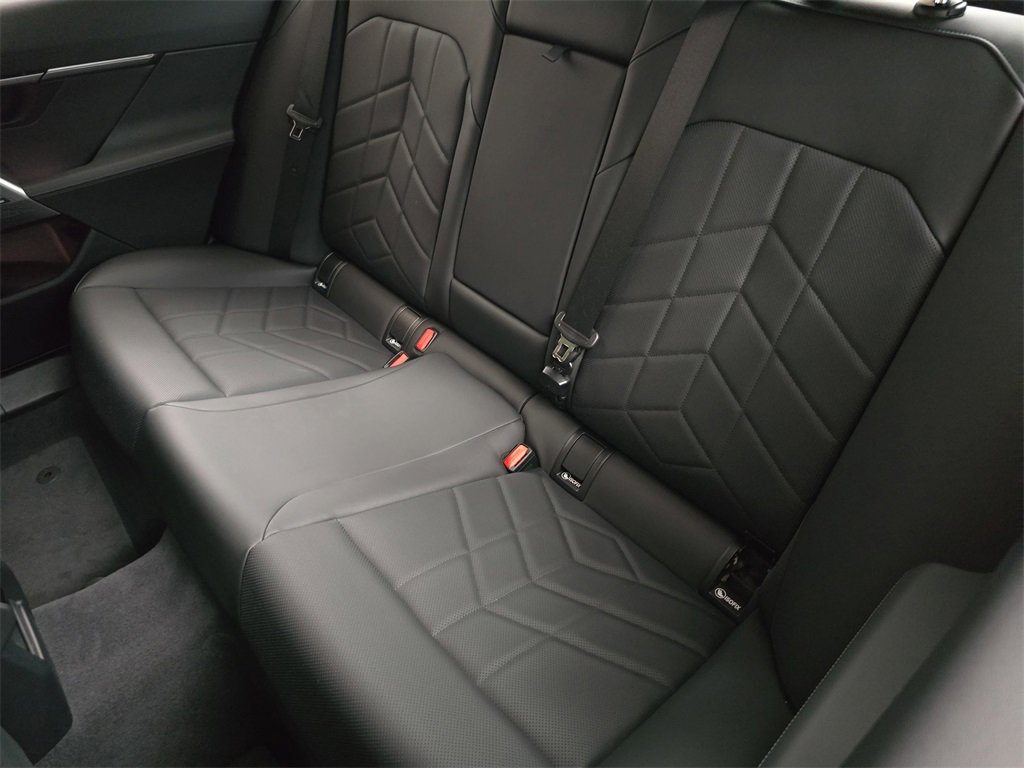 Used 2025 BMW i5 xDrive40 w/ Premium Package image 17