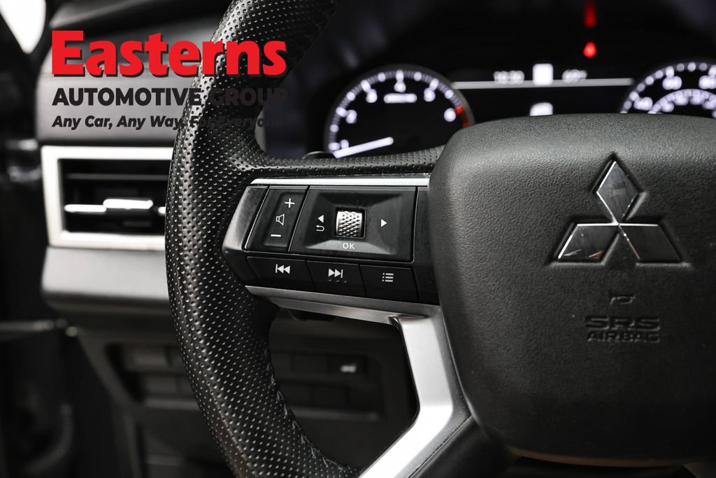 Used 2025 Mitsubishi Outlander SE AWD/4WD image 15