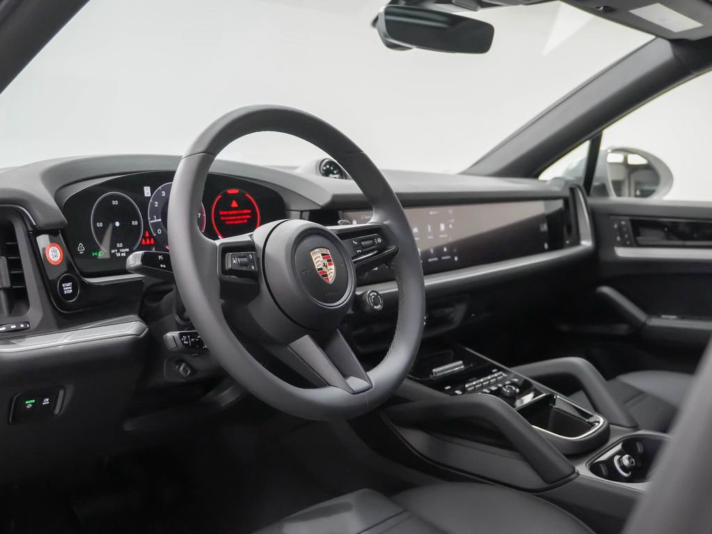 Certified 2025 Porsche Cayenne Coupe image 4