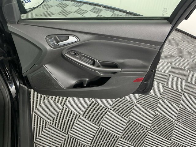 Used 2018 Ford Focus SEL w/ Cold Weather Package image 14