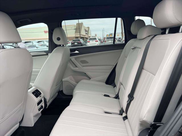 Used 2022 Volkswagen Tiguan SE R-Line image 11