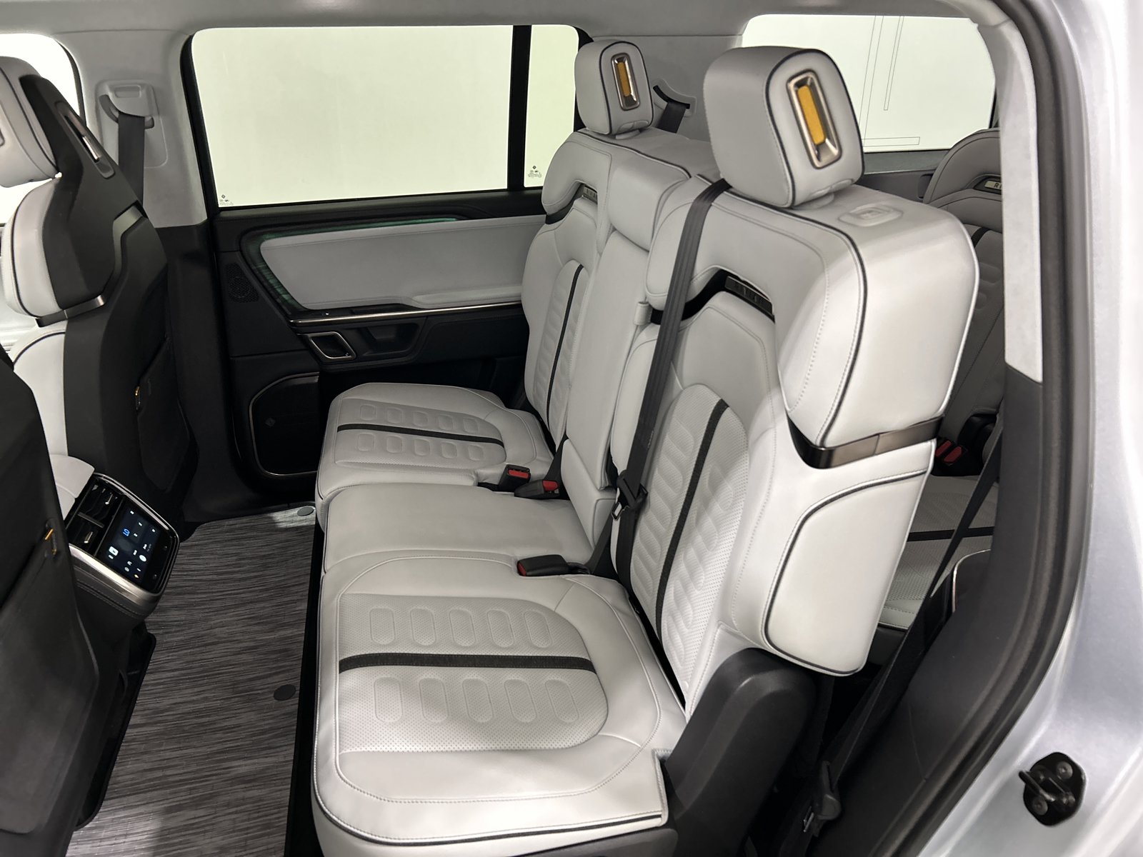 Used 2024 Rivian R1S Adventure AWD/4WD image 21