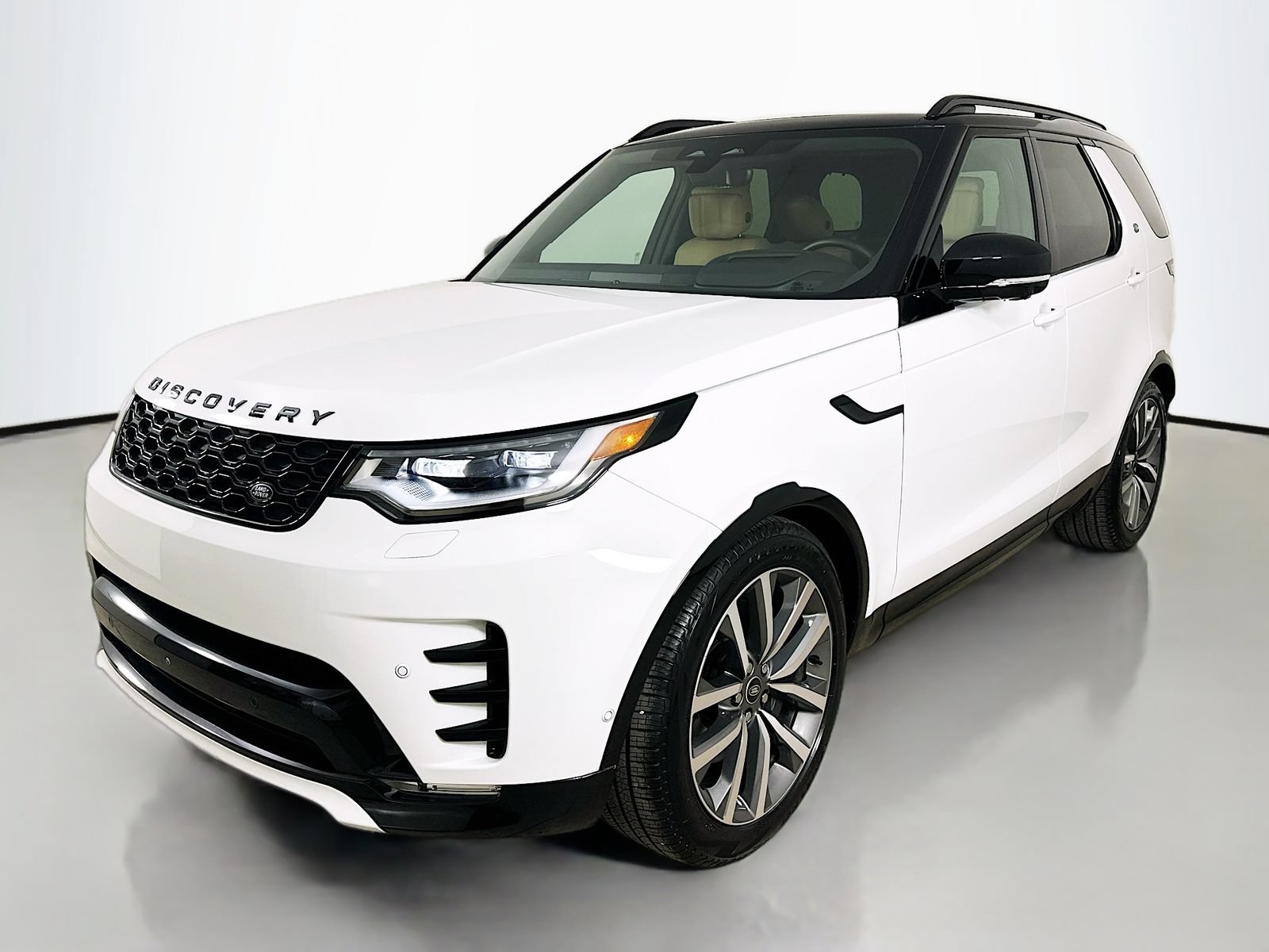 Used 2025 Land Rover Discovery Dynamic SE AWD/4WD image 1