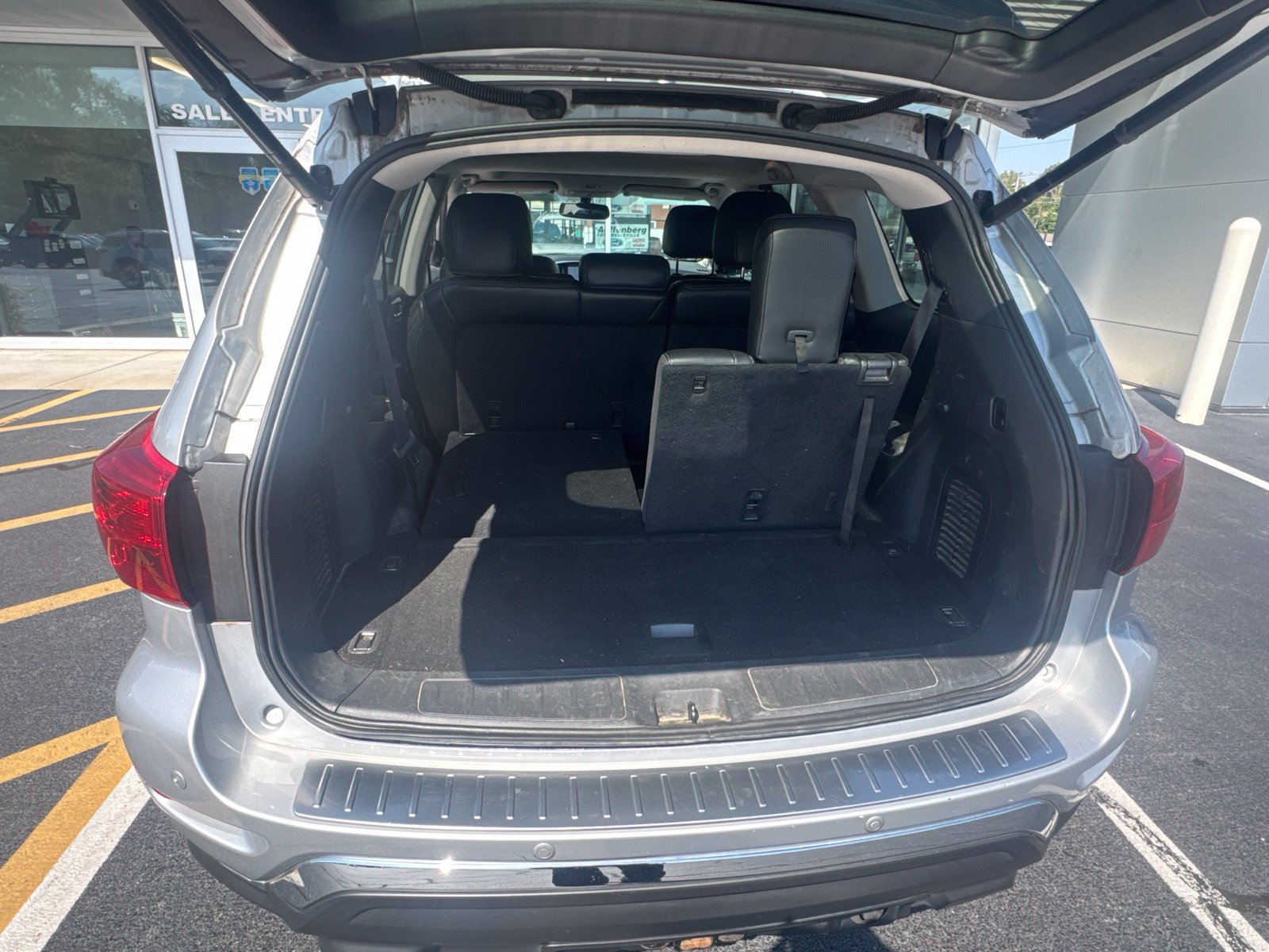 Used 2017 Nissan Pathfinder Platinum AWD/4WD image 9