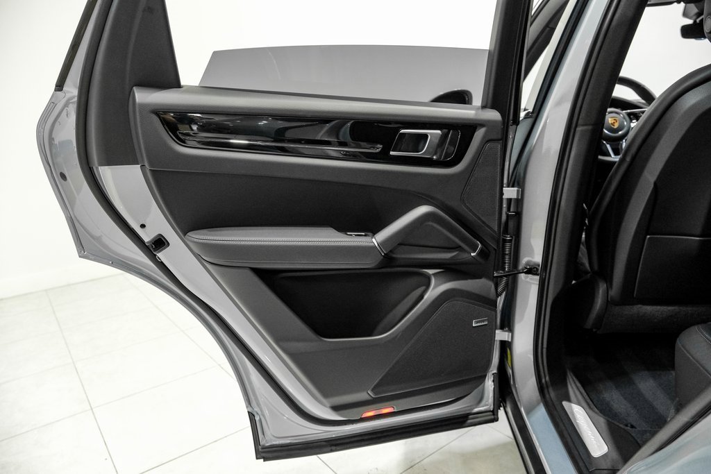 Used 2023 Porsche Cayenne image 41