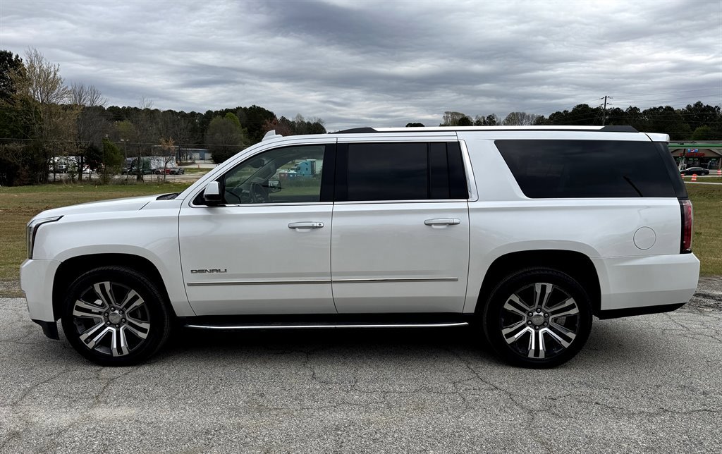 Used 2017 GMC Yukon XL Denali w/ Open Road Package AWD/4WD image 11