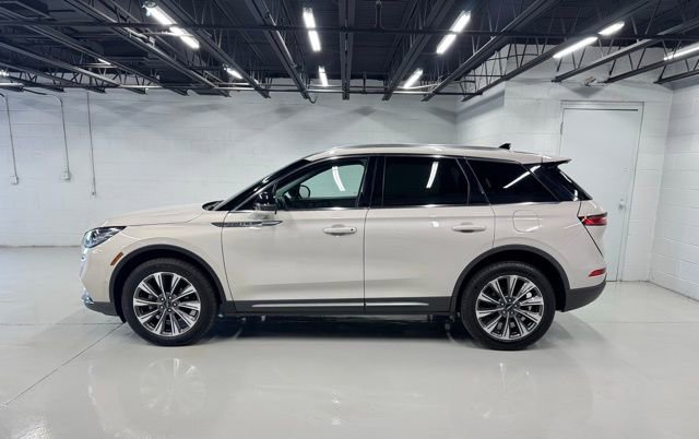 Used 2022 Lincoln Corsair Reserve w/ Equipment Group 201A image 2