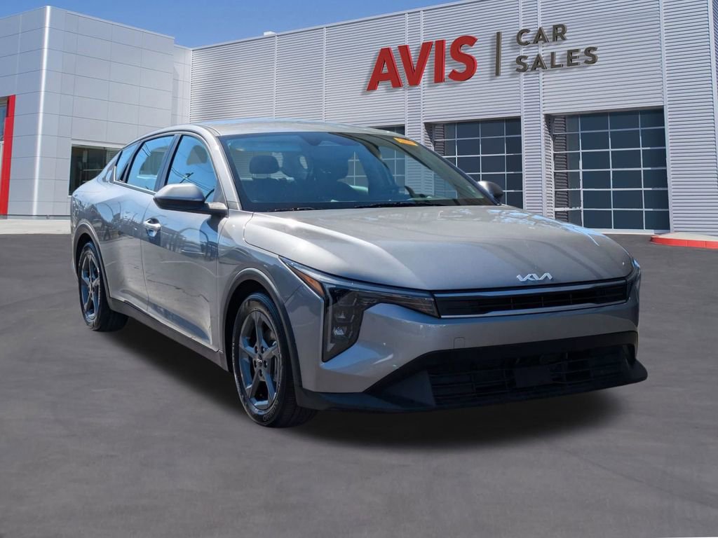 Used 2025 Kia K4 LXS image 3