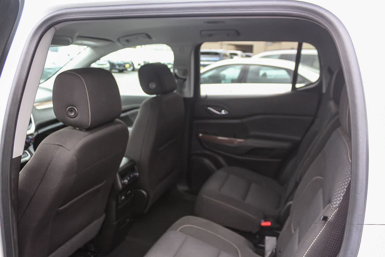 Used 2023 GMC Acadia SLE w/ Driver Convenience Package FWD image 24