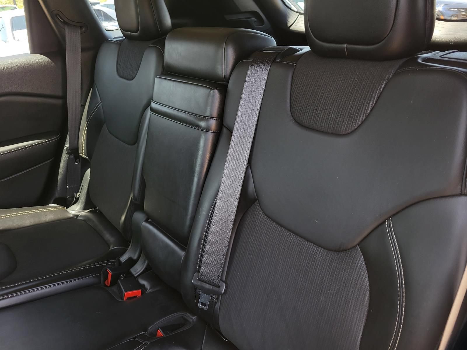 Used 2018 Jeep Cherokee Latitude Plus w/ Cold Weather Group FWD image 13