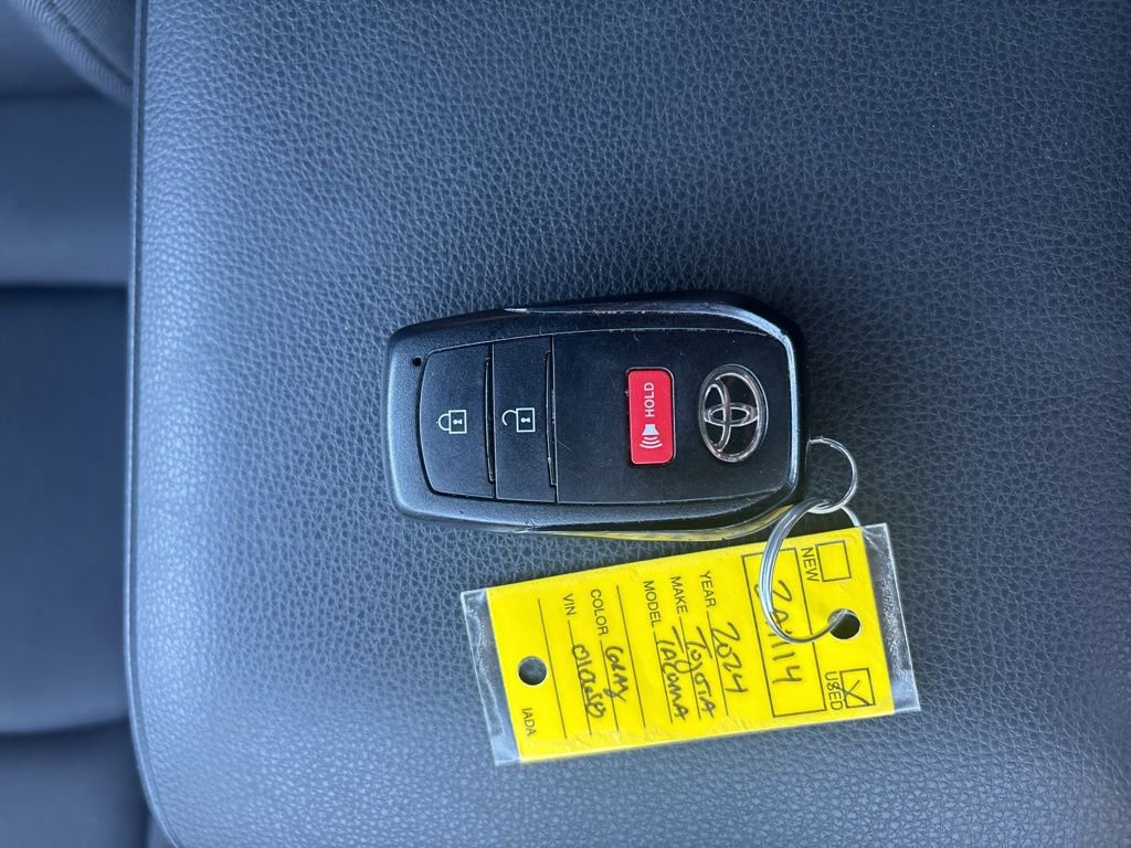 Used 2024 Toyota Tacoma 4x4 Double Cab image 32