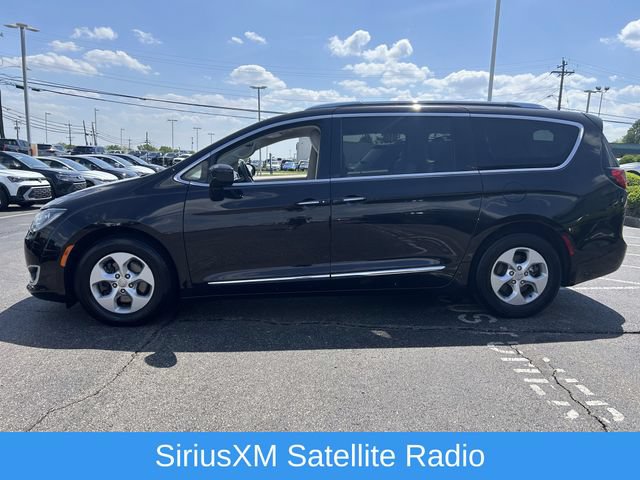 Used 2017 Chrysler Pacifica Touring-L Plus FWD image 4