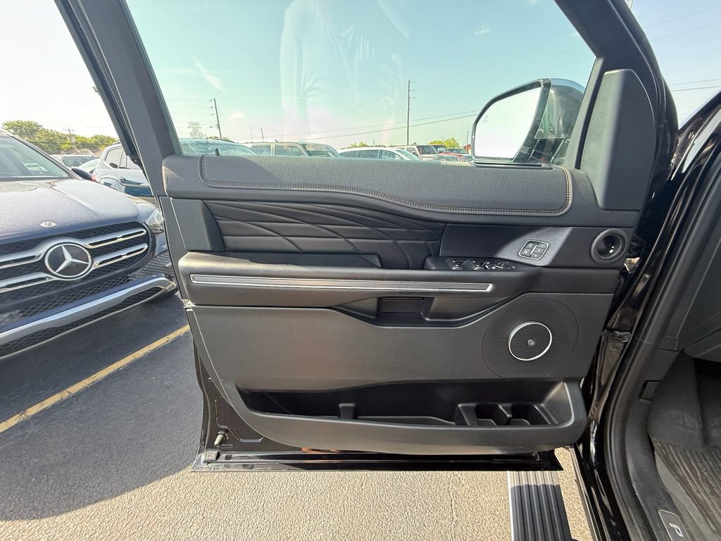 Used 2019 Ford Expedition Platinum AWD/4WD image 11
