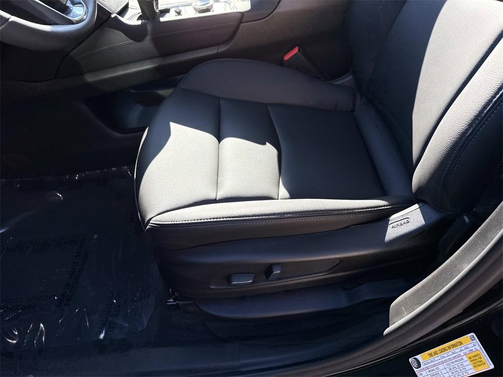 Used 2025 Cadillac XT6 Luxury image 17