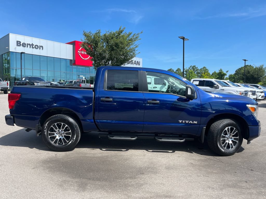 Used 2024 Nissan Titan SV w/ SV Convenience Package AWD/4WD image 2