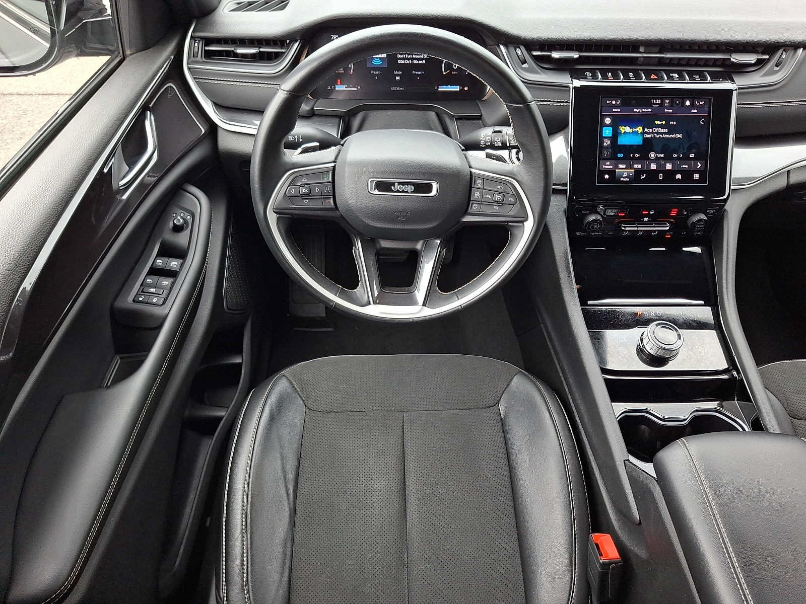 Used 2022 Jeep Grand Cherokee Altitude AWD/4WD image 11