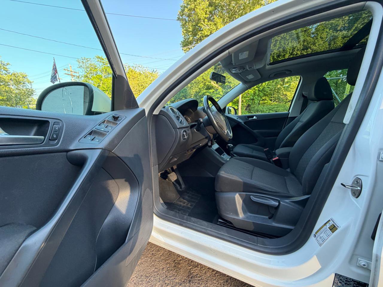 Used 2013 Volkswagen Tiguan S FWD image 16