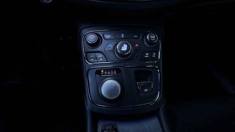 Used 2015 Chrysler 200 S FWD image 16