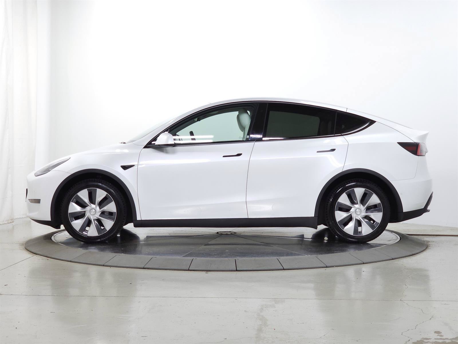 Used 2021 Tesla Model Y Long Range AWD/4WD image 5
