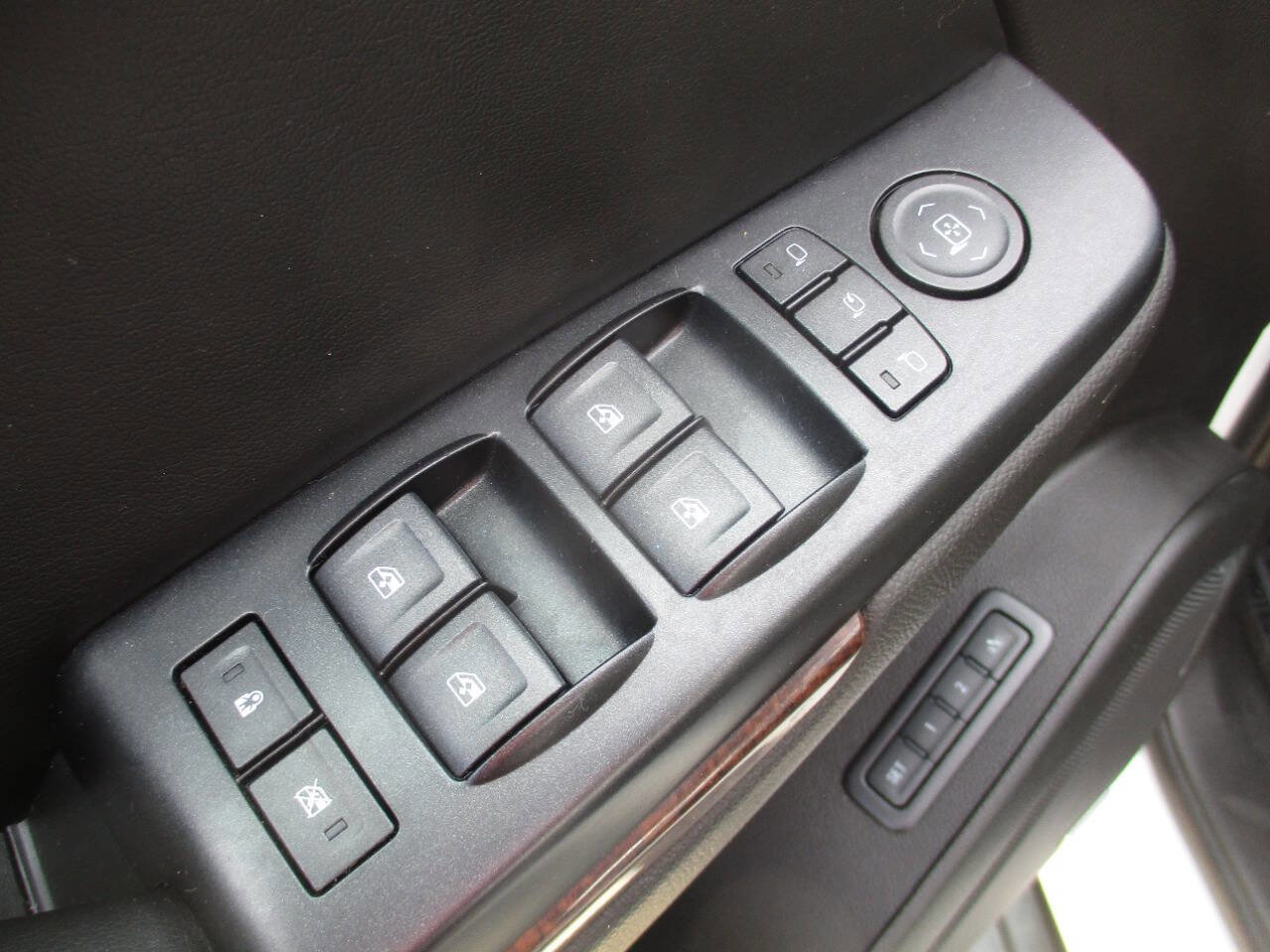 Used 2015 GMC Yukon SLT w/ Open Road Package image 13