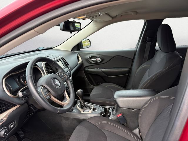 Used 2015 Jeep Cherokee Latitude AWD/4WD image 9