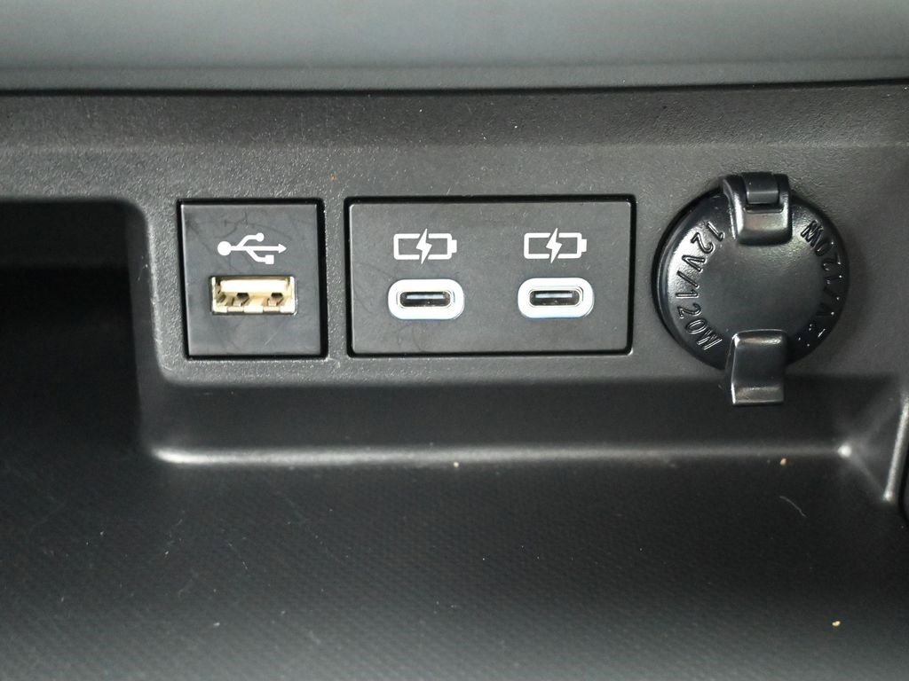 Used 2023 Toyota Highlander XLE image 24