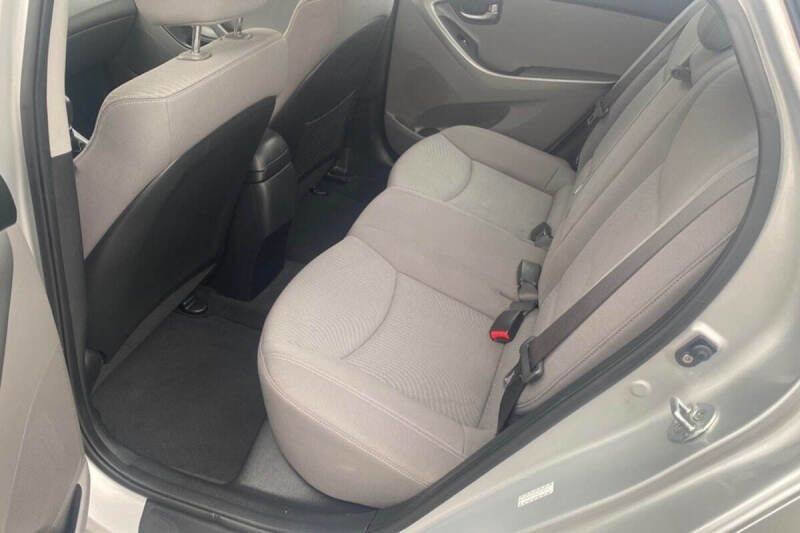 Used 2016 Hyundai Elantra SE image 5