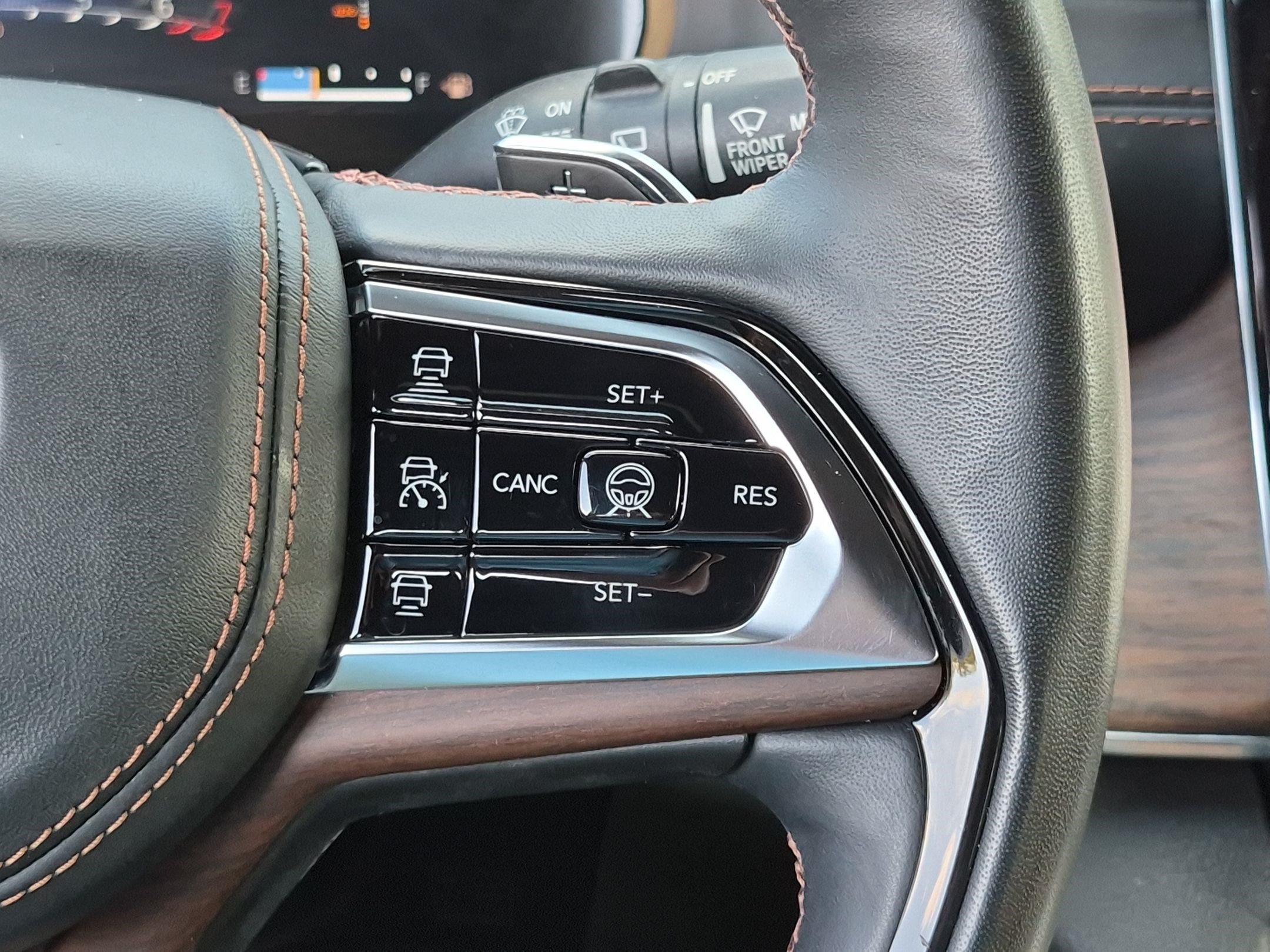 Used 2022 Jeep Grand Cherokee L Summit w/ Luxury Tech Group V AWD/4WD image 20