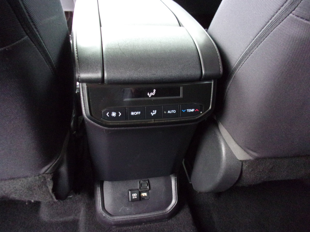 Used 2020 Toyota Highlander LE image 14