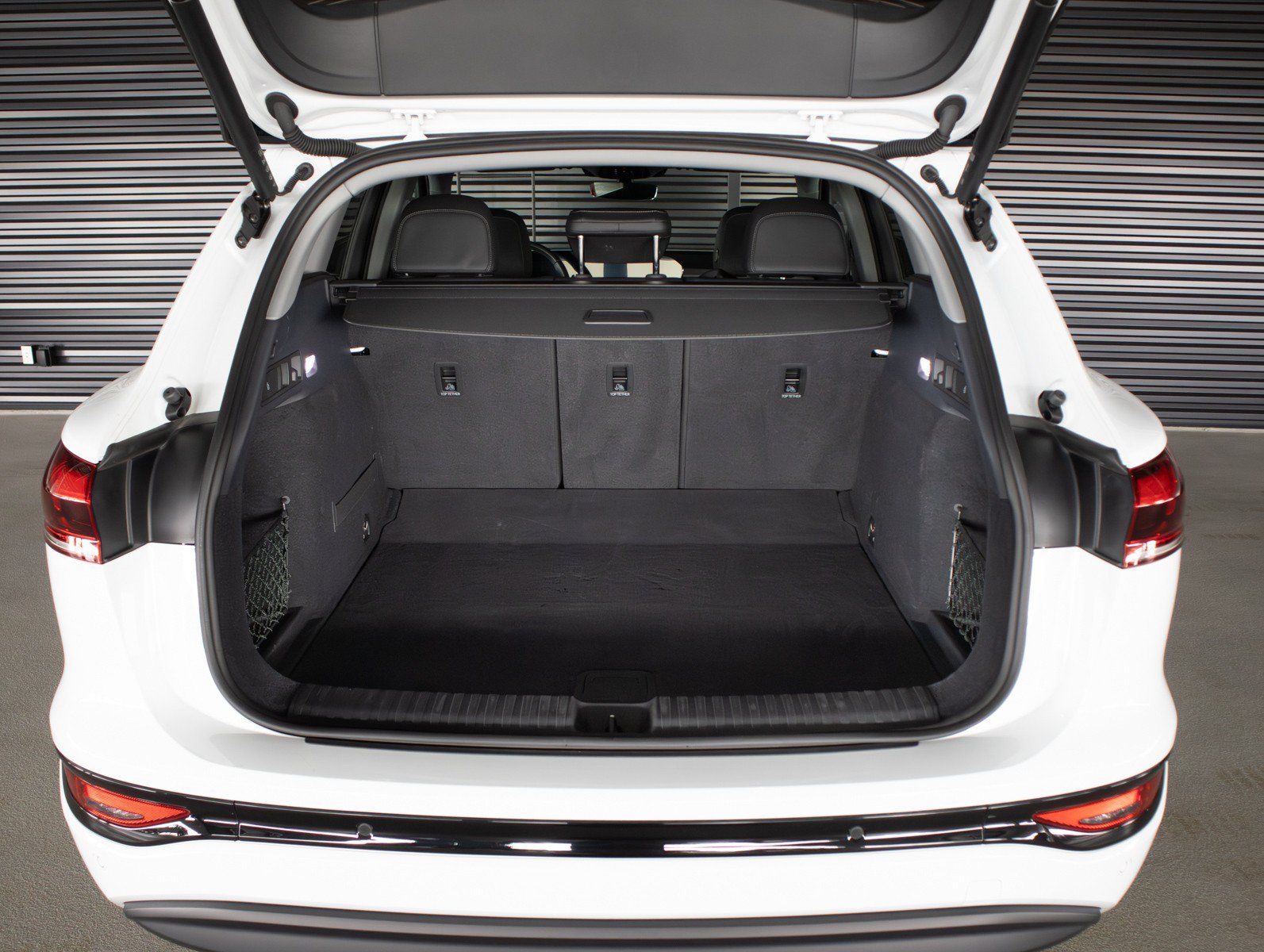 Certified 2025 Audi Q6 e-tron Premium Plus w/ Premium Plus AWD/4WD image 9