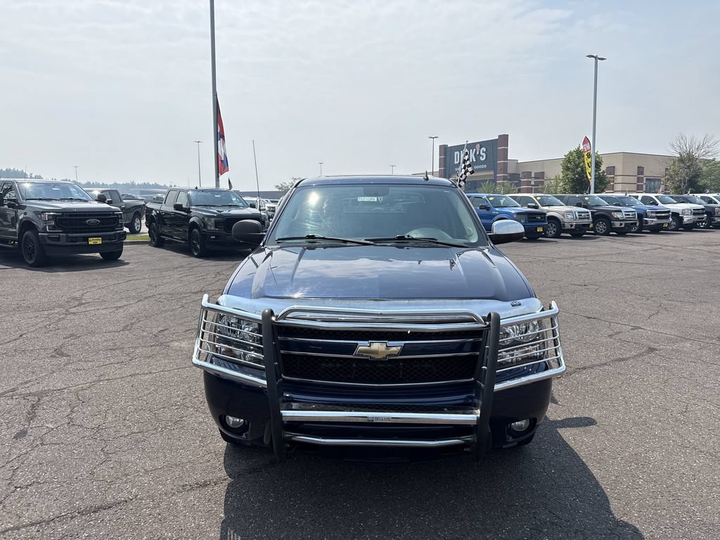 Used 2009 Chevrolet Avalanche LT w/ Convenience Package #1 AWD/4WD image 3