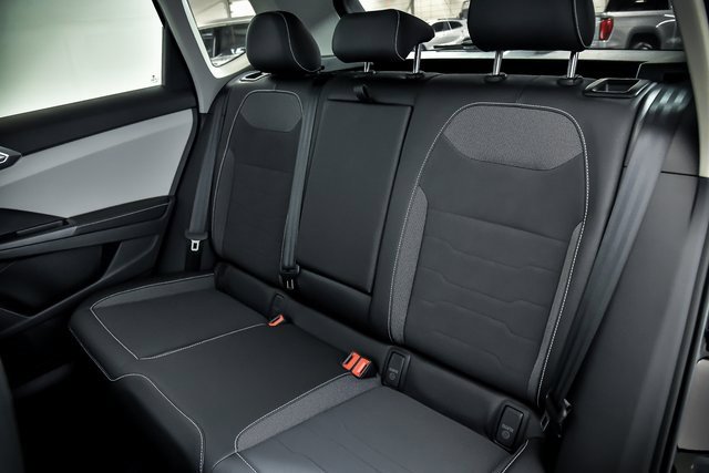 Certified 2025 Volkswagen Taos SE w/ Panoramic Sunroof Package image 9