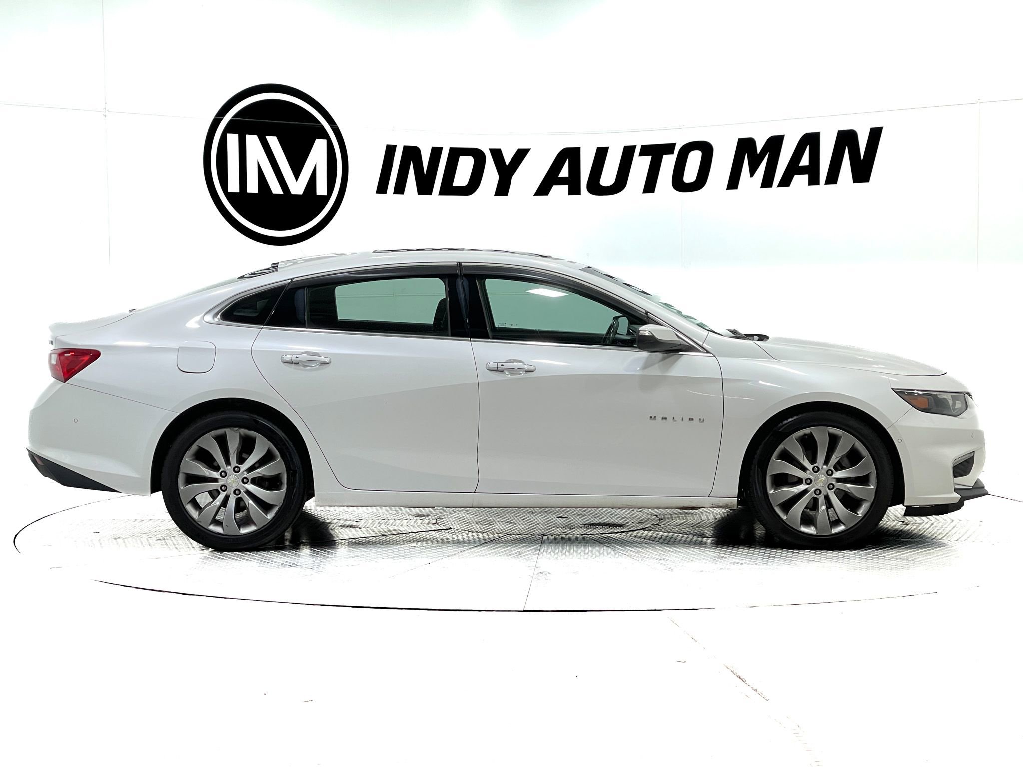 Used 2017 Chevrolet Malibu Premier w/ Premier Sun and Wheel Package image 3