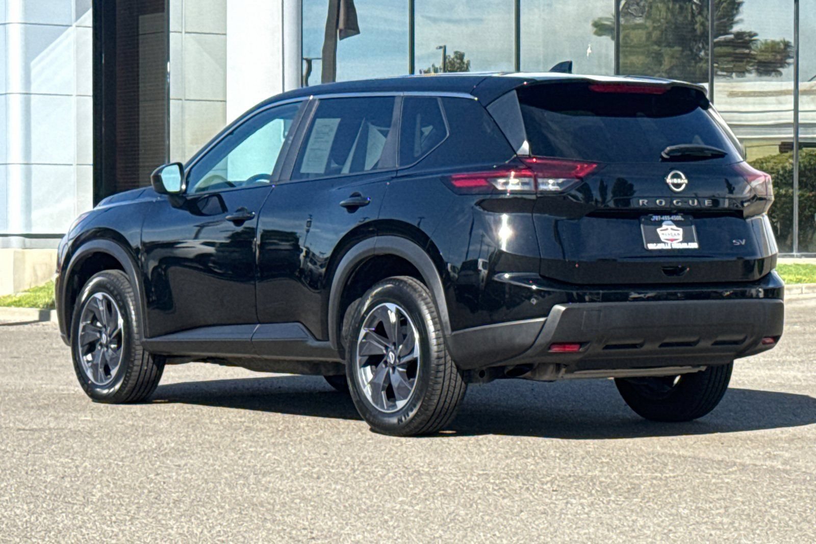 Used 2024 Nissan Rogue SV FWD image 8